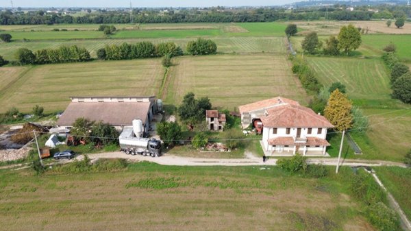 casa indipendente in vendita a Valeggio sul Mincio