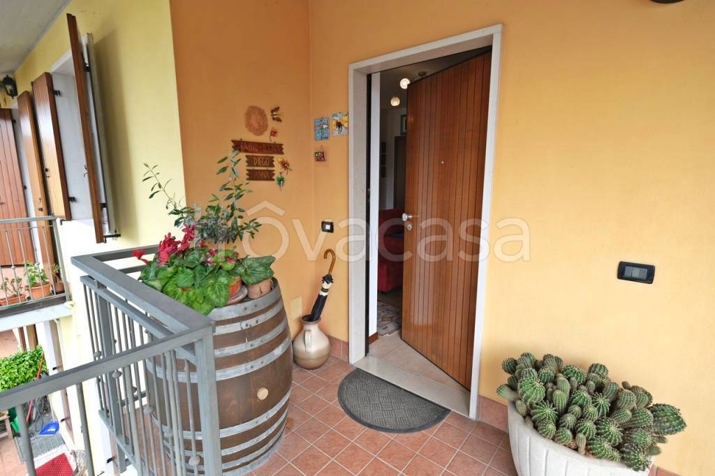 appartamento in vendita a Valeggio sul Mincio in zona Salionze