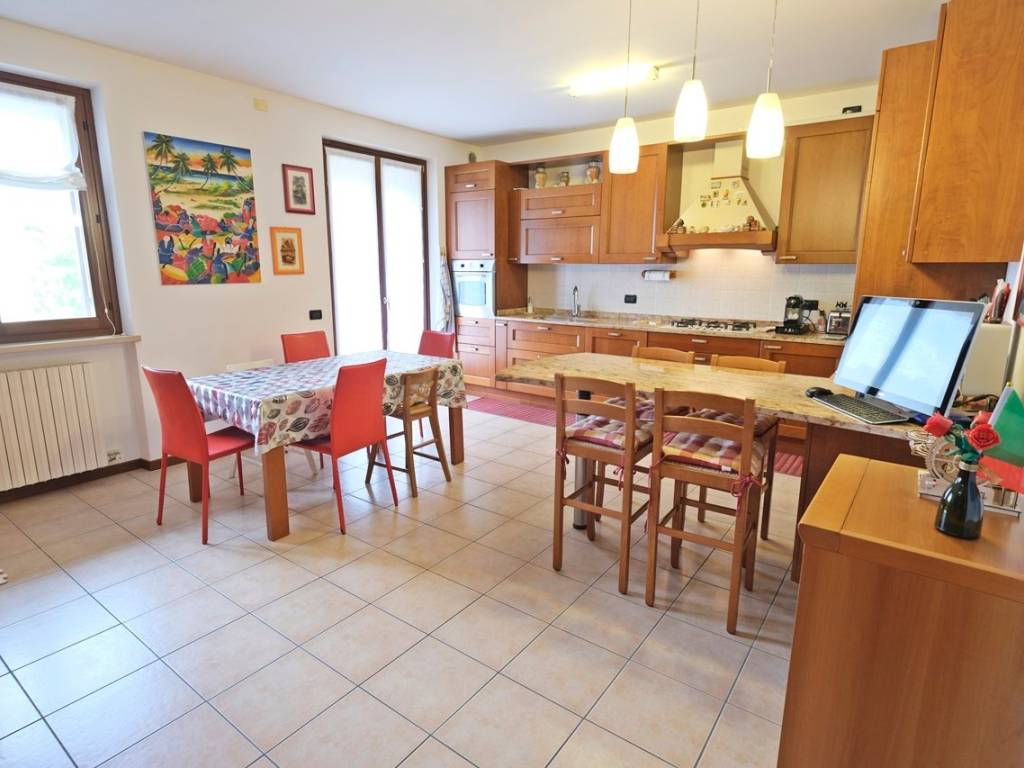 appartamento in vendita a Valeggio sul Mincio in zona Salionze