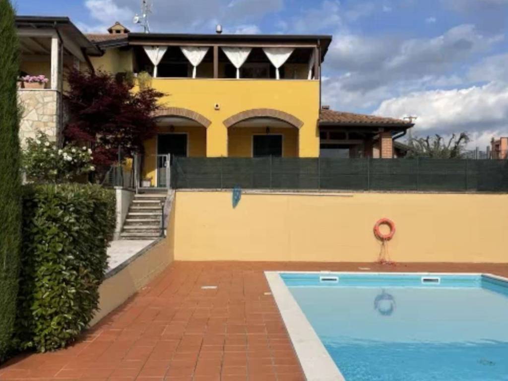 appartamento in vendita a Valeggio sul Mincio in zona Salionze