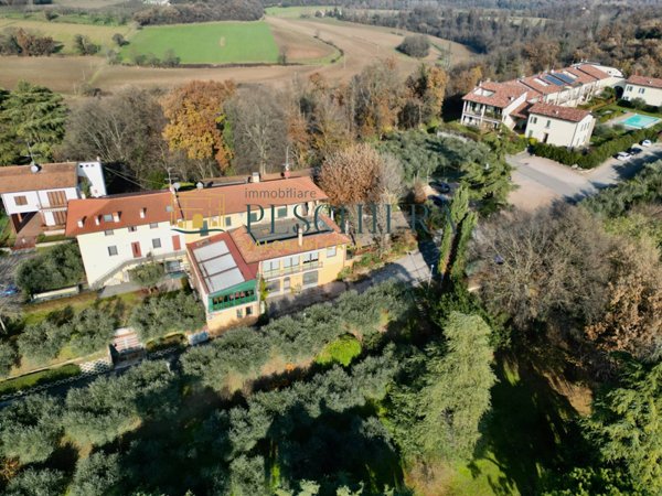casa indipendente in vendita a Valeggio sul Mincio in zona Santa Lucia