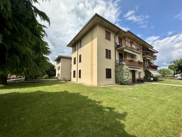 appartamento in vendita a Valeggio sul Mincio in zona Salionze