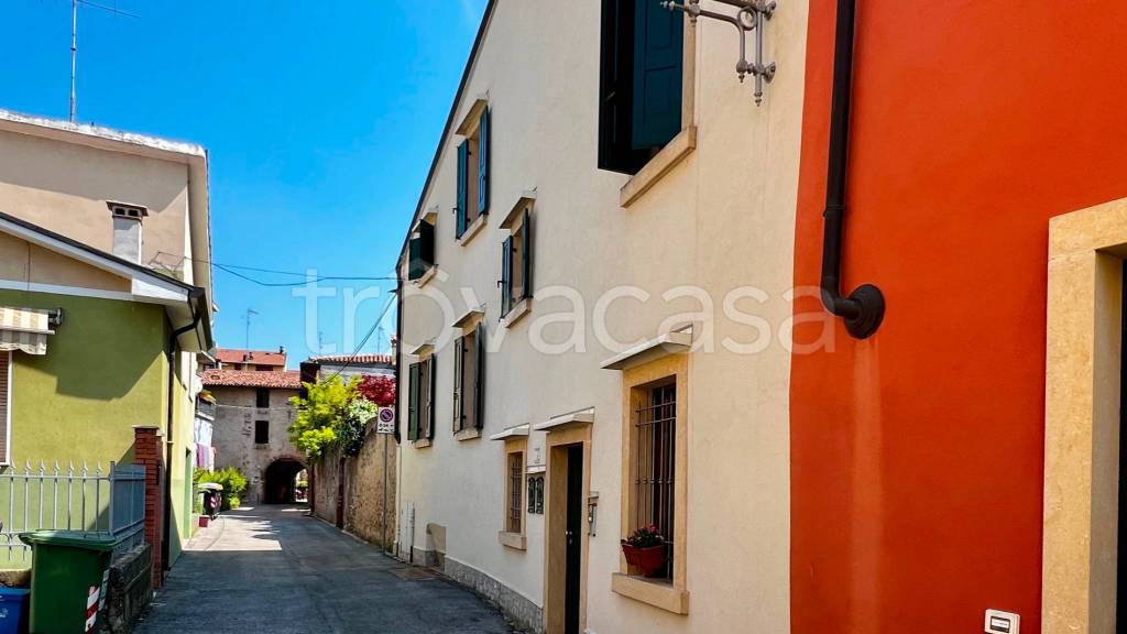 appartamento in vendita a Valeggio sul Mincio in zona Borghetto