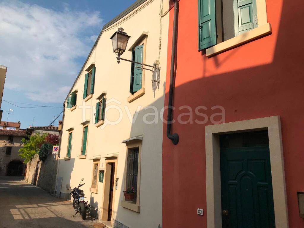 appartamento in vendita a Valeggio sul Mincio in zona Borghetto