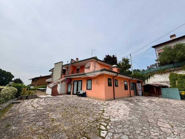 casa indipendente in vendita a Valeggio sul Mincio in zona Salionze