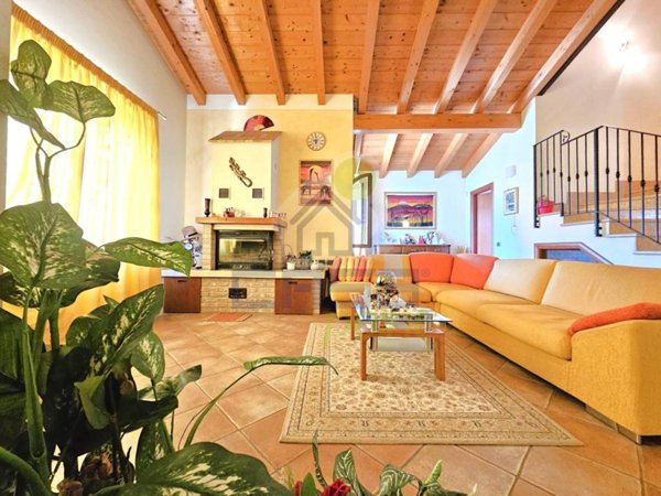 casa indipendente in vendita a Valeggio sul Mincio in zona Borghetto