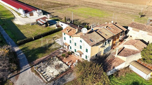 casa indipendente in vendita a Valeggio sul Mincio