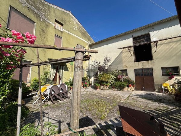 casa indipendente in vendita a Valeggio sul Mincio in zona Borghetto