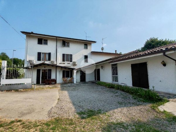 casa indipendente in vendita a Valeggio sul Mincio in zona Salionze