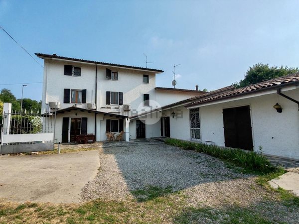 casa indipendente in vendita a Valeggio sul Mincio in zona Salionze