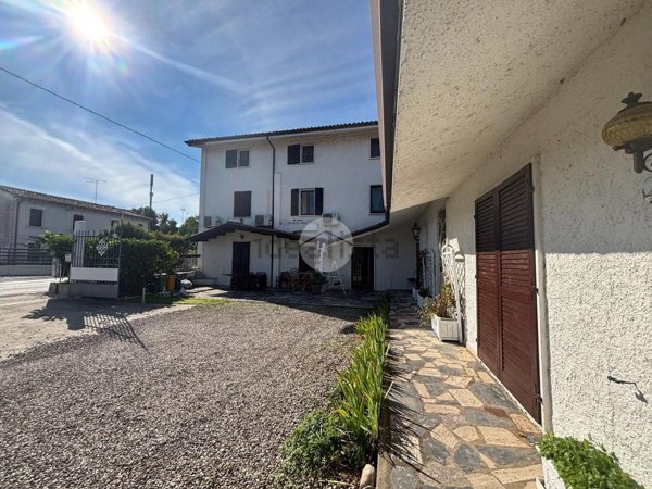 casa indipendente in vendita a Valeggio sul Mincio in zona Salionze