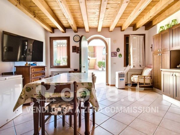 appartamento in vendita a Valeggio sul Mincio in zona Foroni