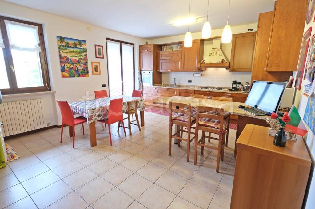 appartamento in vendita a Valeggio sul Mincio in zona Salionze