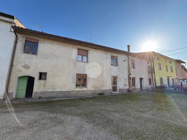 casale in vendita a Valeggio sul Mincio