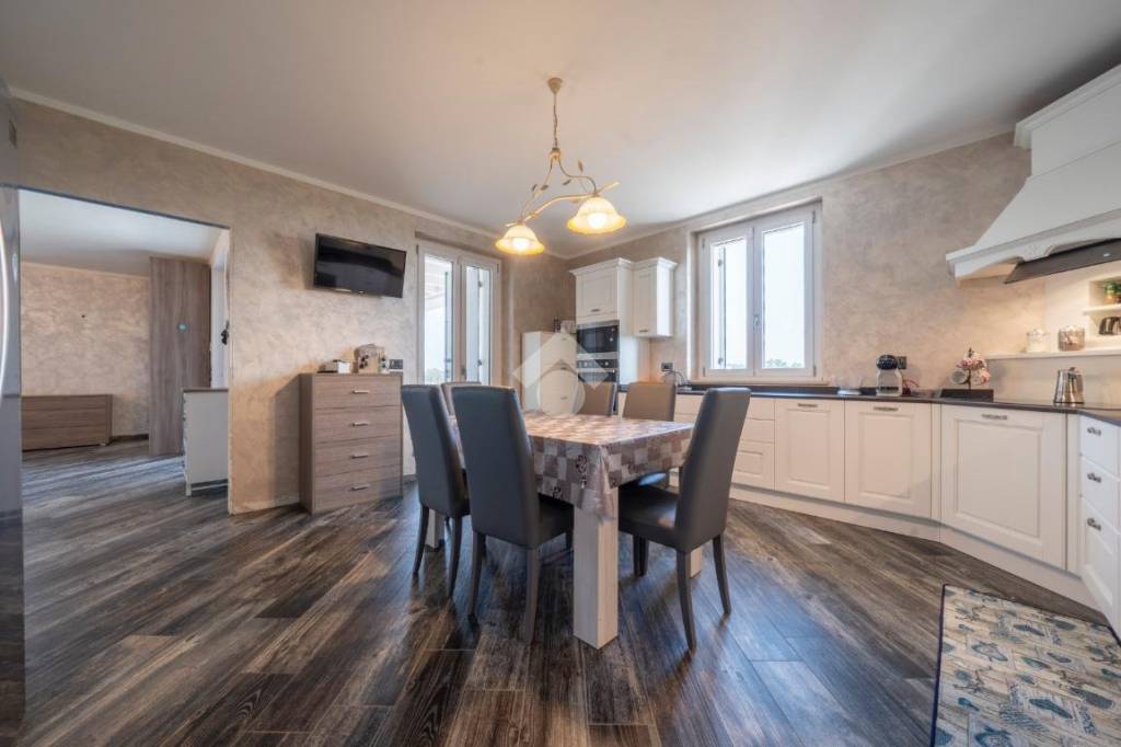 casa indipendente in vendita a Valeggio sul Mincio in zona Santa Lucia