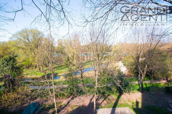 appartamento in vendita a Valeggio sul Mincio in zona Salionze