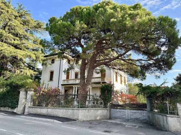 casa indipendente in vendita a Valeggio sul Mincio