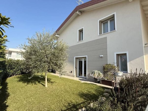 casa indipendente in vendita a Valeggio sul Mincio