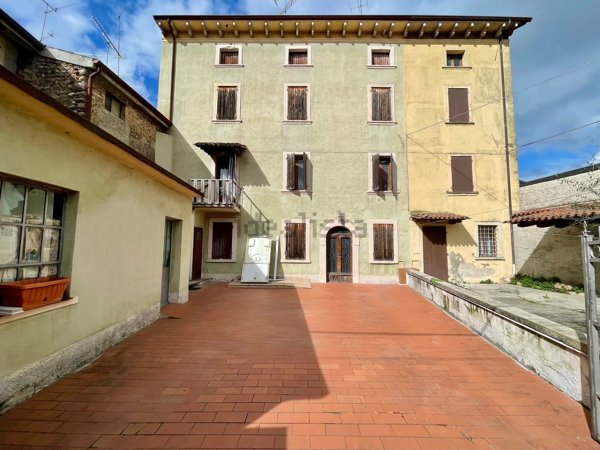 casa indipendente in vendita a Valeggio sul Mincio in zona Borghetto