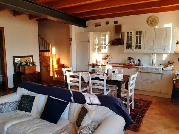 appartamento in vendita a Valeggio sul Mincio in zona Salionze