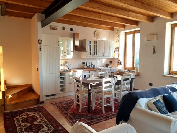 appartamento in vendita a Valeggio sul Mincio in zona Salionze