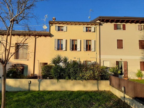appartamento in vendita a Valeggio sul Mincio in zona Salionze