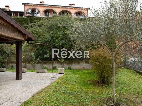 casa indipendente in vendita a Valeggio sul Mincio in zona Salionze