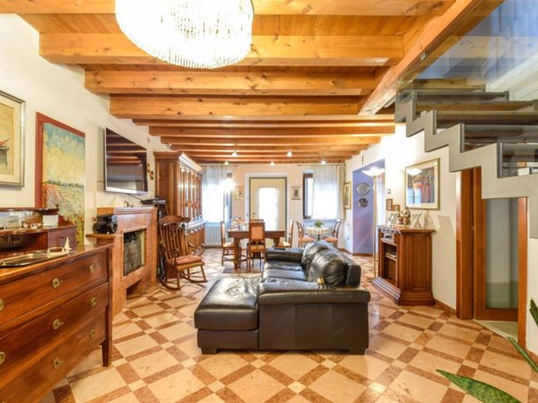 casa indipendente in vendita a Valeggio sul Mincio