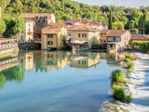 casa indipendente in vendita a Valeggio sul Mincio in zona Borghetto
