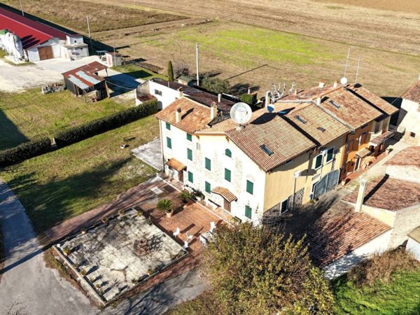 casa indipendente in vendita a Valeggio sul Mincio