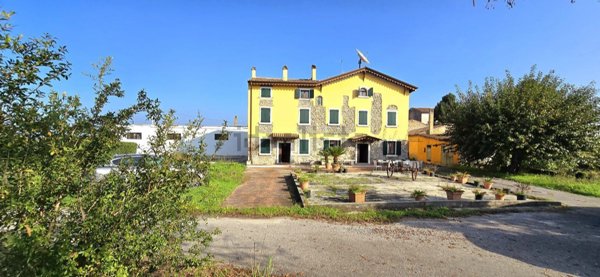 casale in vendita a Valeggio sul Mincio
