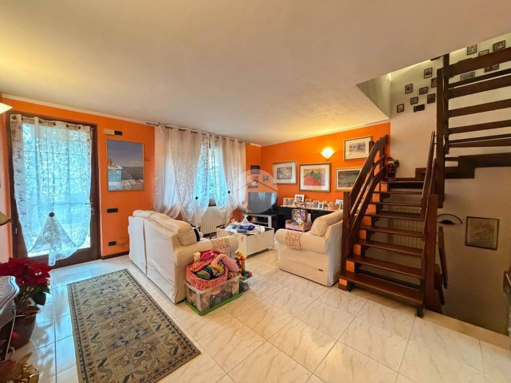 casa indipendente in vendita a Valeggio sul Mincio in zona Salionze