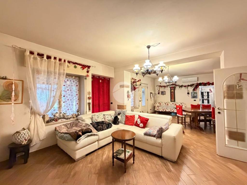 casa indipendente in vendita a Valeggio sul Mincio