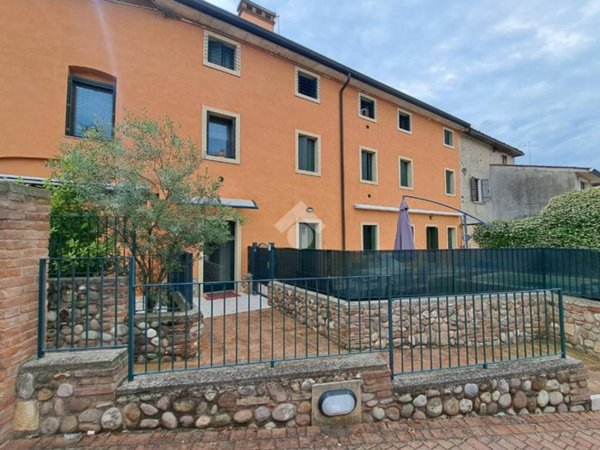 appartamento in vendita a Valeggio sul Mincio in zona Salionze