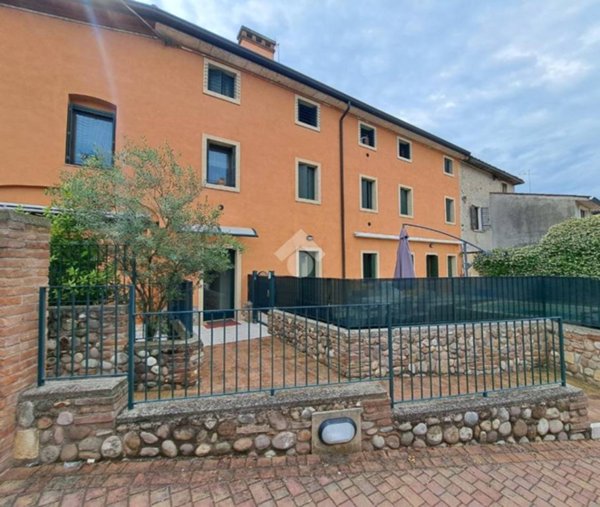 appartamento in vendita a Valeggio sul Mincio in zona Salionze