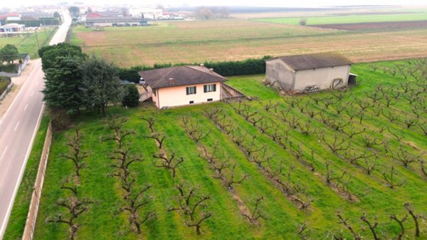 casa indipendente in vendita a Valeggio sul Mincio