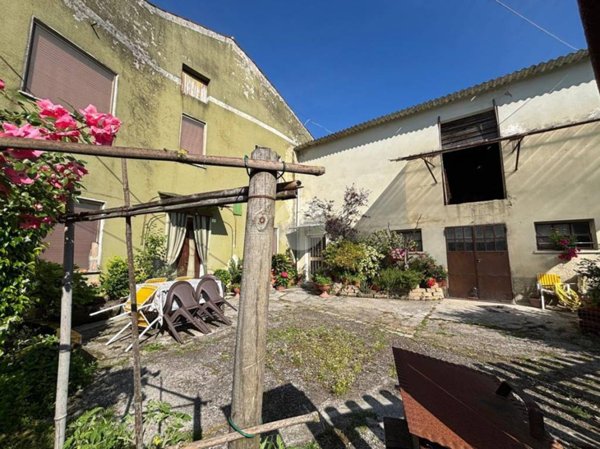 casa indipendente in vendita a Valeggio sul Mincio in zona Borghetto
