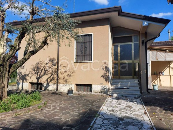 casa indipendente in vendita a Valeggio sul Mincio in zona Borghetto