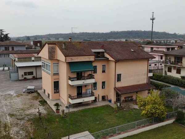 intera palazzina in vendita a Valeggio sul Mincio in zona Foroni