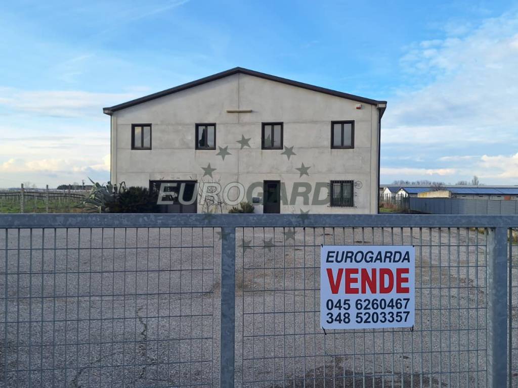 locale commerciale in vendita a Valeggio sul Mincio
