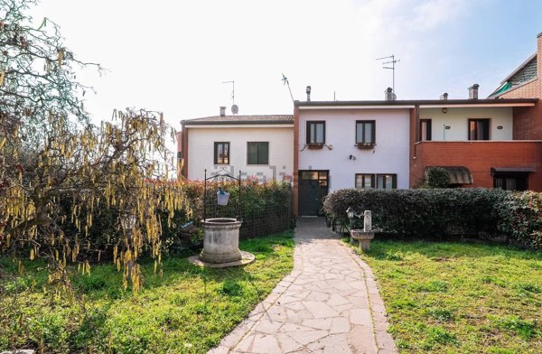 casa indipendente in vendita a Valeggio sul Mincio in zona Santa Lucia