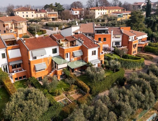 casa indipendente in vendita a Valeggio sul Mincio in zona Santa Lucia