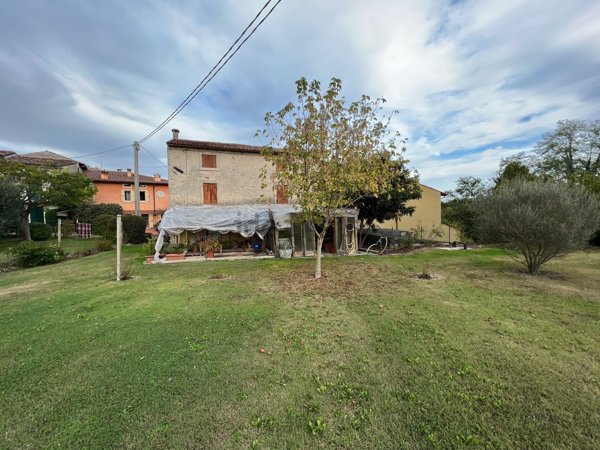 casale in vendita a Valeggio sul Mincio in zona Santa Lucia