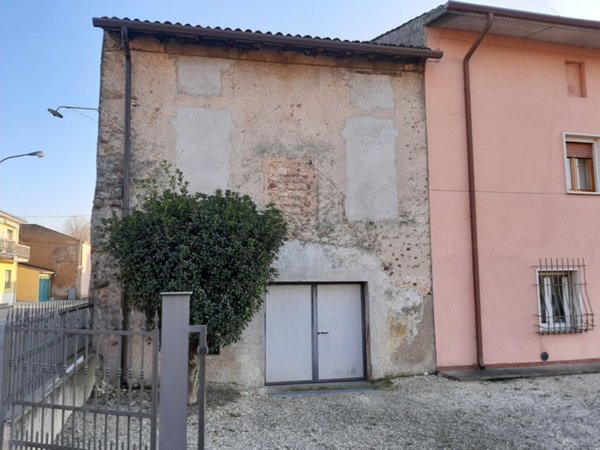 casale in vendita a Valeggio sul Mincio