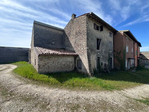 villa in vendita a Valeggio sul Mincio