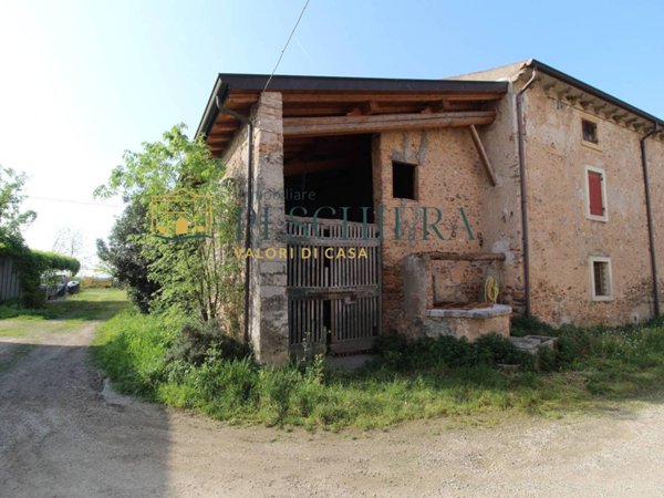casale in vendita a Valeggio sul Mincio in zona Vanoni / Remelli