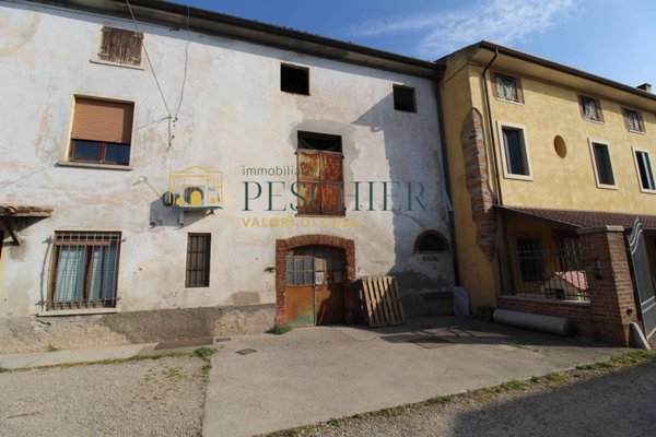 casale in vendita a Valeggio sul Mincio in zona Vanoni / Remelli