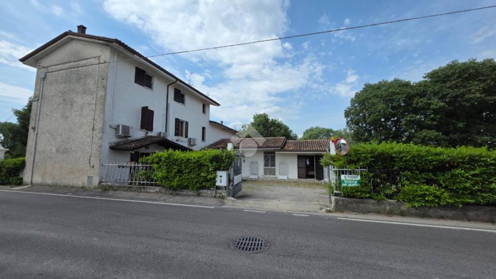 casa indipendente in vendita a Valeggio sul Mincio in zona Salionze