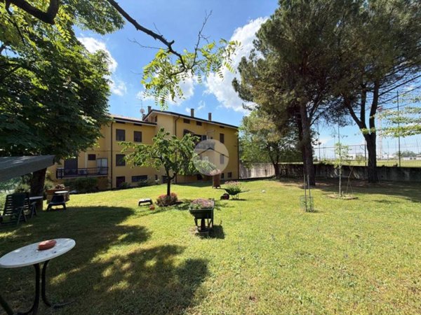 appartamento in vendita a Valeggio sul Mincio in zona Santa Lucia