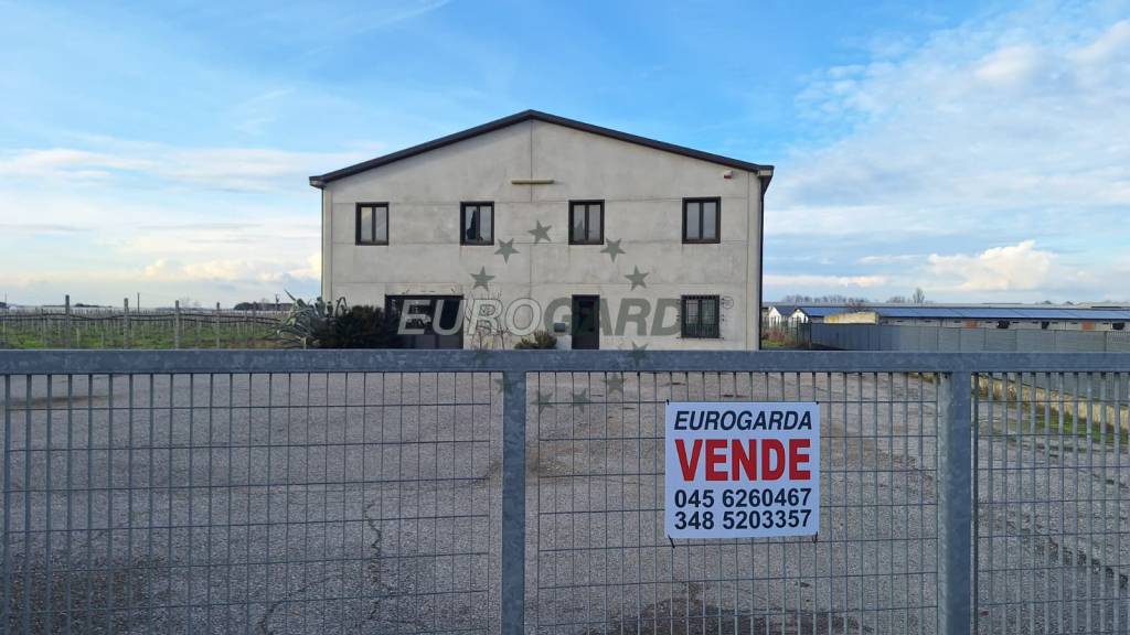 locale commerciale in vendita a Valeggio sul Mincio